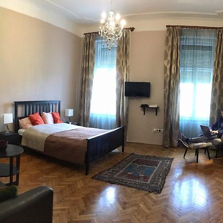 Diamonds Apartment With 2 Rooms Near Guzsdu Udvar Boedapest Buitenkant foto