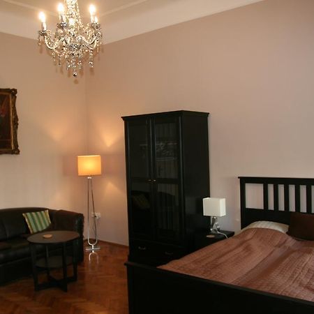 Diamonds Apartment With 2 Rooms Near Guzsdu Udvar Boedapest Buitenkant foto