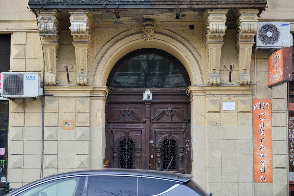 Diamonds Apartment With 2 Rooms Near Guzsdu Udvar Boedapest Buitenkant foto