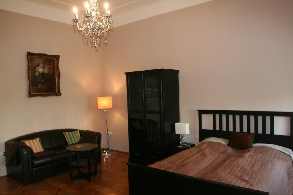 Diamonds Apartment With 2 Rooms Near Guzsdu Udvar Boedapest Buitenkant foto