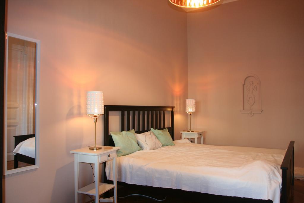 Diamonds Apartment With 2 Rooms Near Guzsdu Udvar Boedapest Buitenkant foto