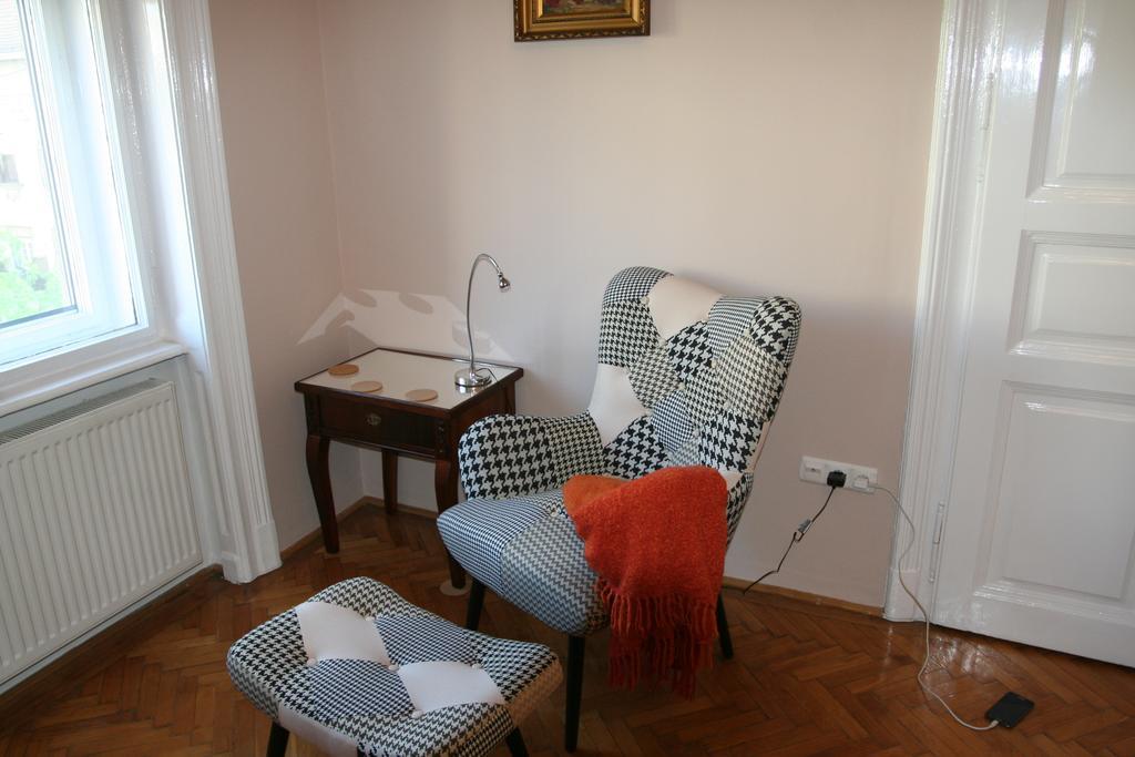 Diamonds Apartment With 2 Rooms Near Guzsdu Udvar Boedapest Buitenkant foto